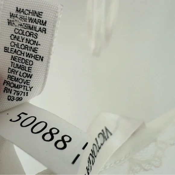 Vintage Victoria's Secret Ivory Chemise with Floral Lace Detailing lingerie - Picture 10 of 10